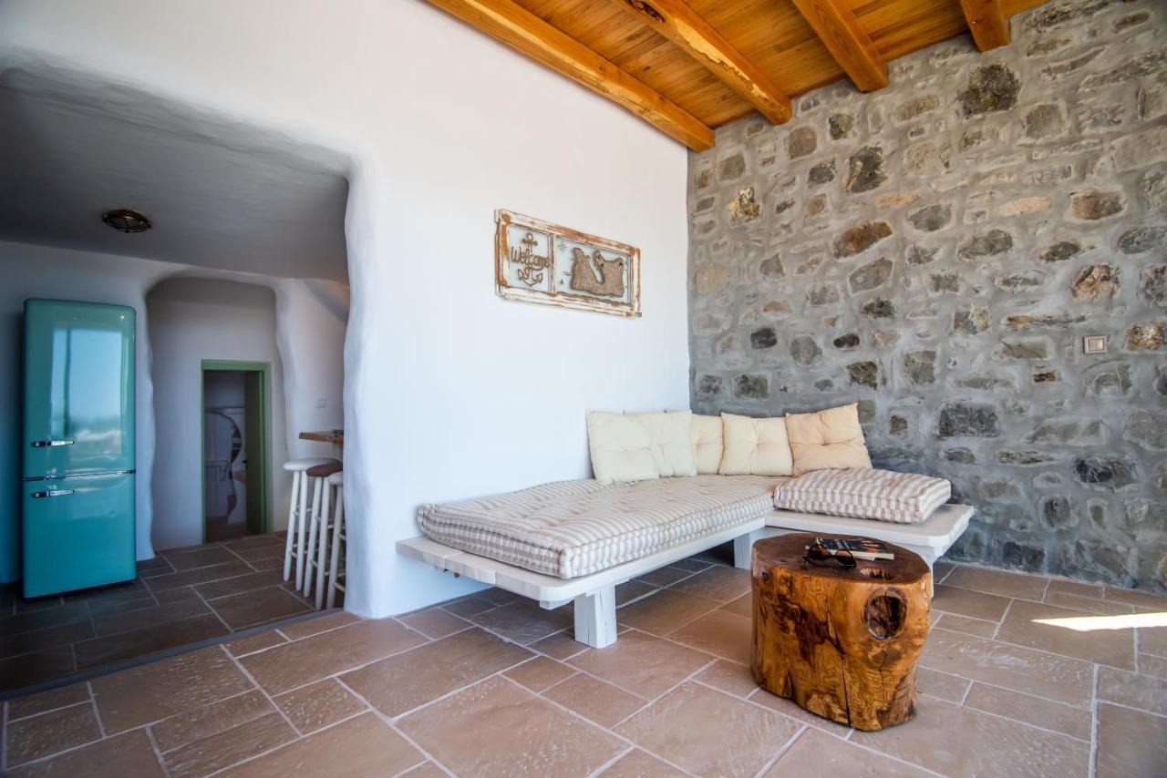 Petra Residence Mini Pool Spa Adamantas  Bagian luar foto